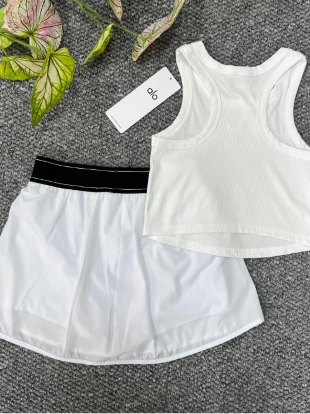 ALO Yoga White Ribbed Crop Tank Top - Picture 4 of 4
